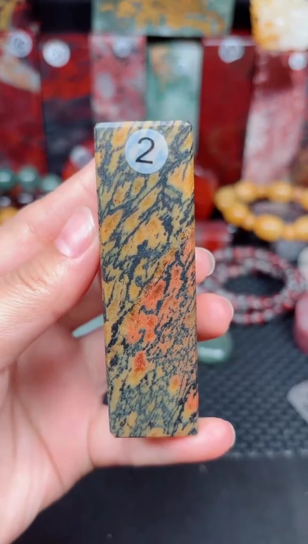 玉石2号桂林鸡血玉印章摆件