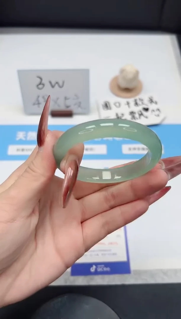 【闪购商品】石英质玉手镯未镶嵌88/55晴水