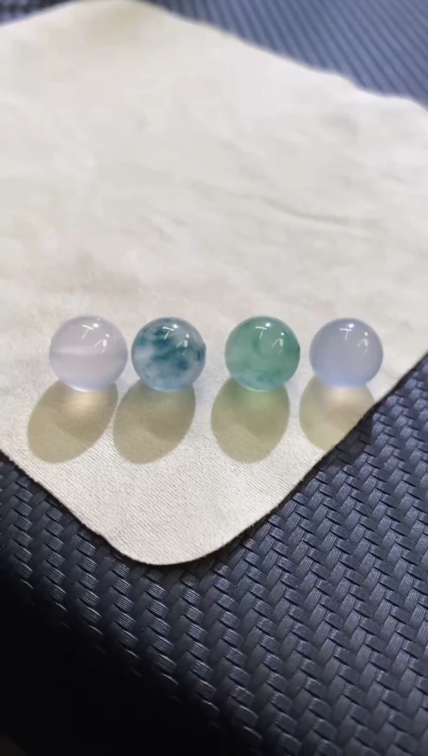 翡翠挂件未镶嵌4颗珠珠买断定金