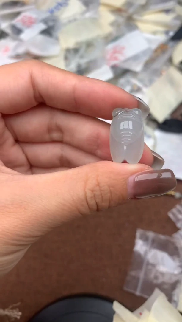 未镶嵌挂件翡翠—