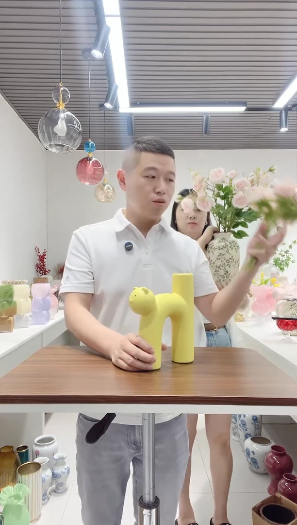 黄色猫猫不能装水陶瓷摆件