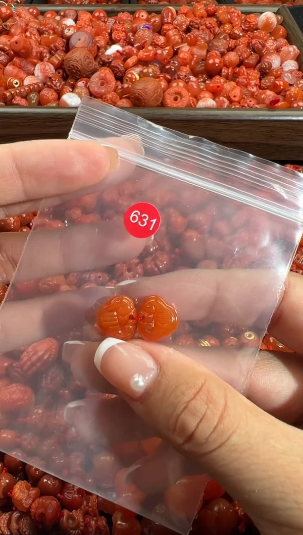 颈饰未镶嵌南红玛瑙1