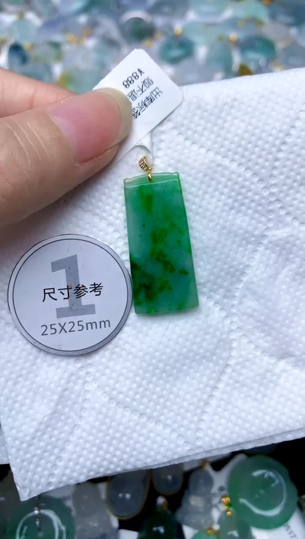 颈饰18K金镶嵌翡翠天然A货翡翠