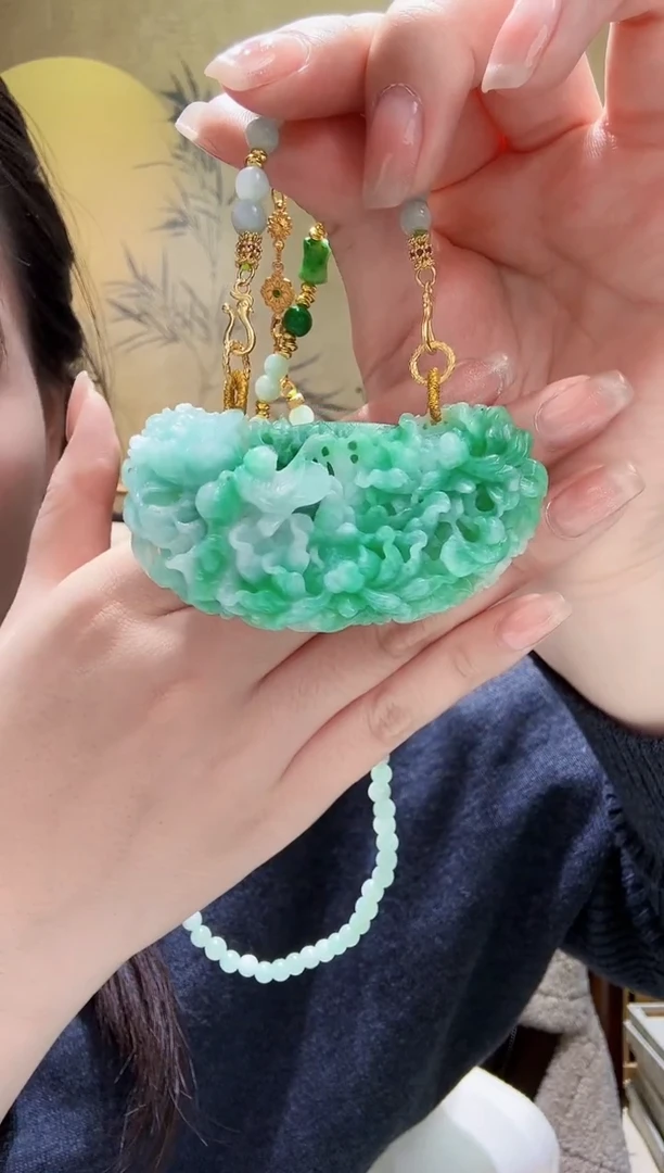 颈饰未镶嵌翡翠吊坠