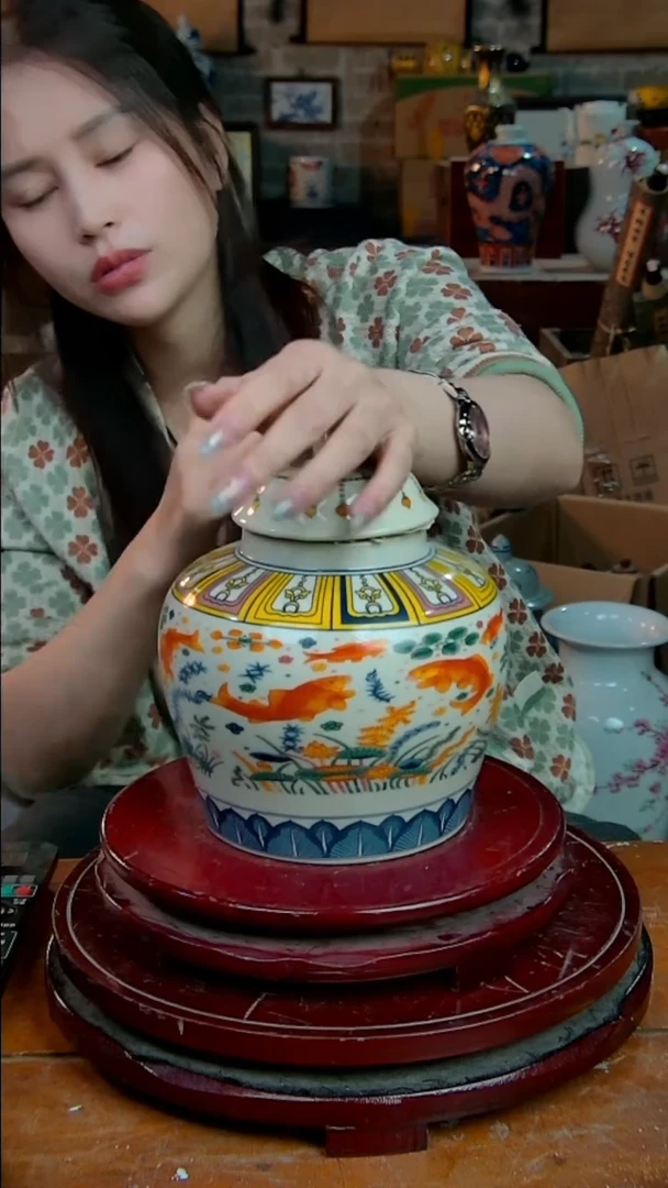 摆件景德镇陶瓷摆件稀土金鱼茶叶罐