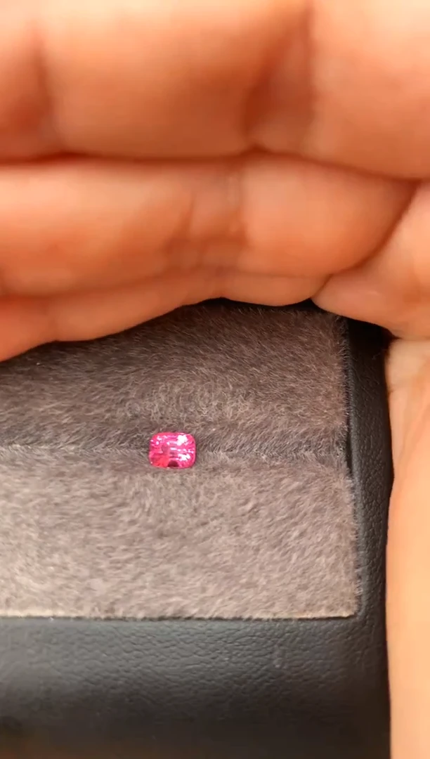 未镶嵌裸石定制尖晶石枕型 粉色调 0.63ct