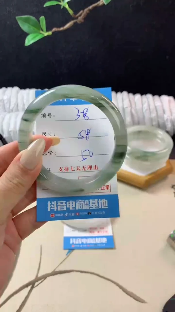 石英质玉手镯未镶嵌j38