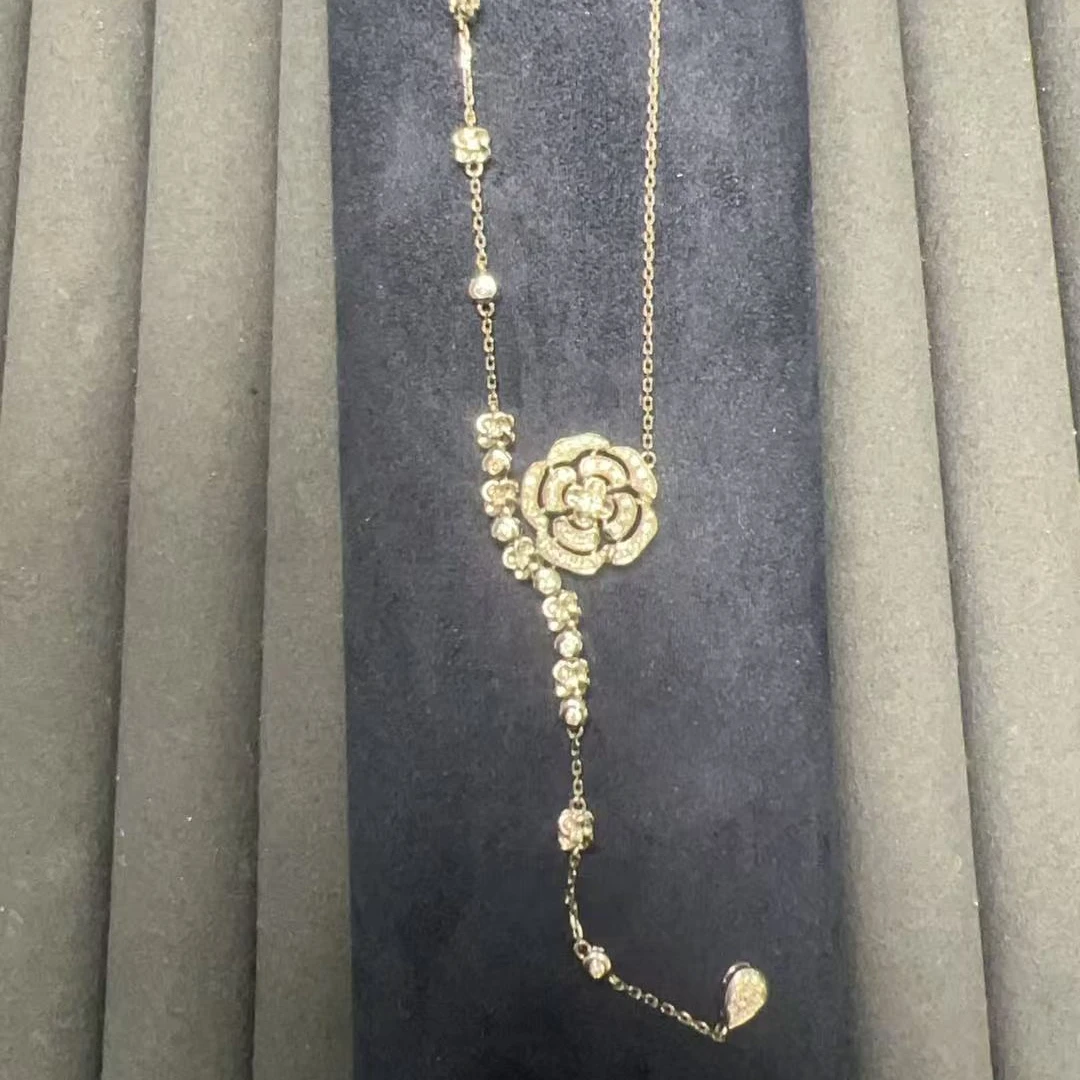 实验室培育钻石山茶花项链