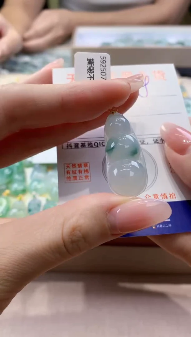 颈饰18K金镶嵌翡翠天然缅甸a货翡翠