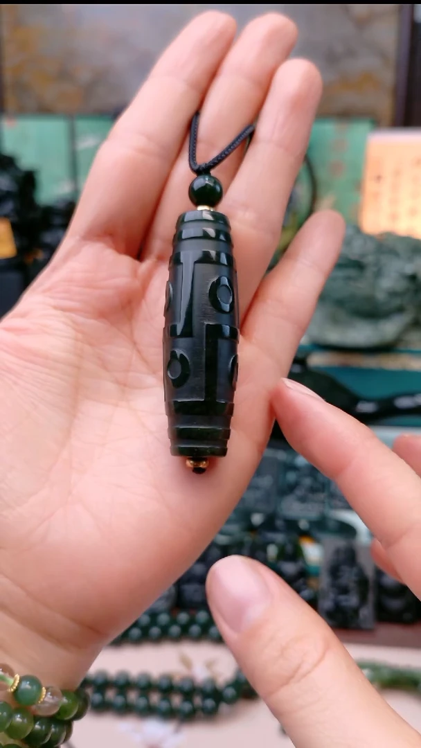 未镶嵌蛇纹石玉吊坠天珠