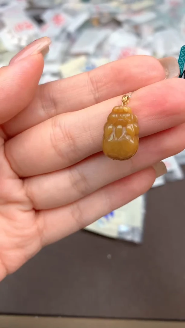 18K金镶嵌挂件翡翠一