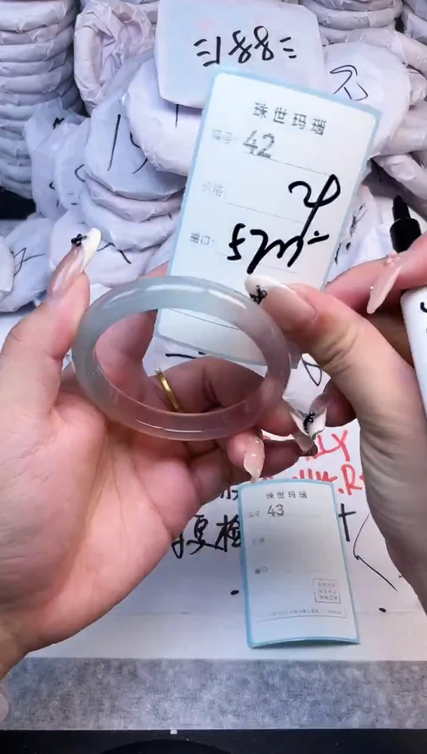 手镯玛瑙/玉髓未镶嵌42
