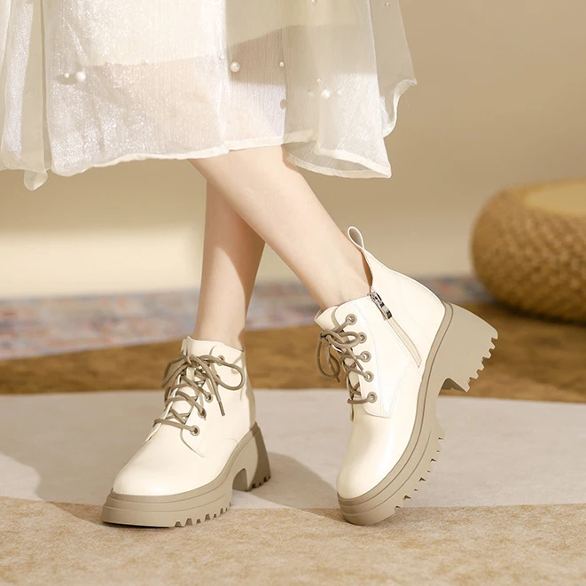 英伦风厚底小个子马丁靴女2025年秋冬新款网红爆款显高白色短靴子