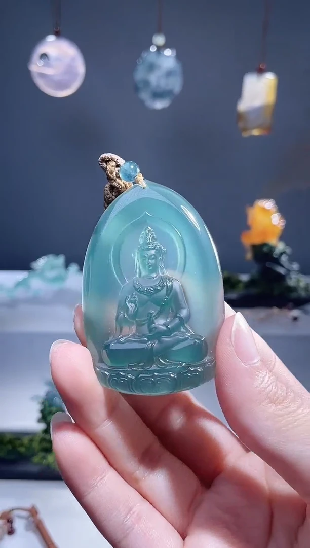 翡翠未镶嵌颈饰观音