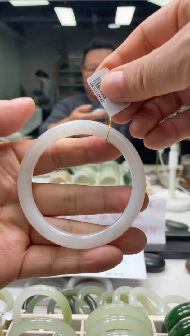 【闪购商品】和田玉手镯未镶嵌编码0022 圈口63-64