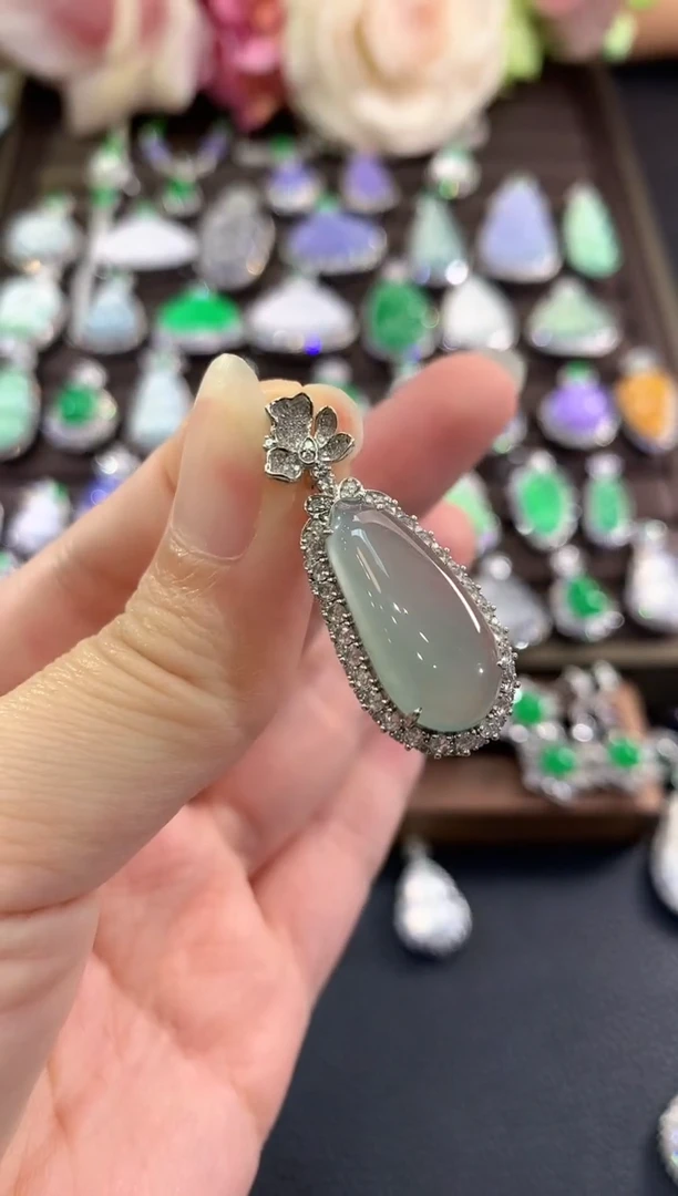 吊坠(不含链)18K金镶嵌翡翠c18