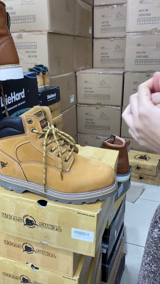 牛皮46码，牛头1 皮鞋码，工装靴 个别鞋面有胶印 默认瑕疵介意勿拍