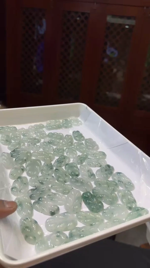 【闪购商品】翡翠手镯未镶嵌飘花叶子随机发一