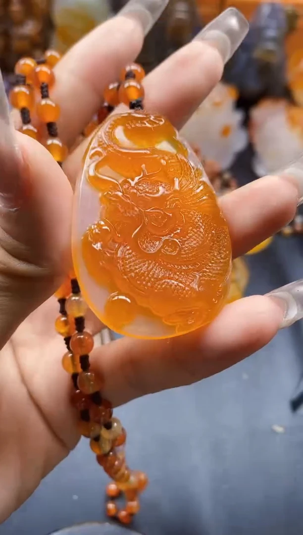 玛瑙/玉髓挂件未镶嵌南****车ll