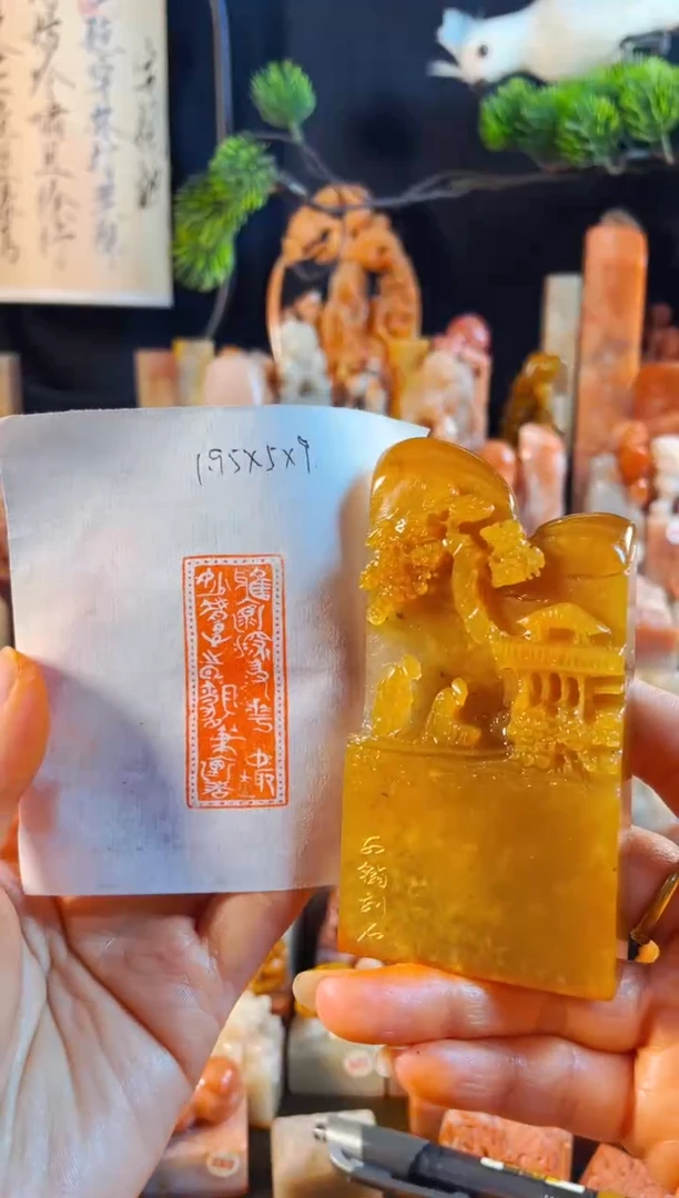 老挝石印石手工篆刻《雅怀深得花中趣,妙虑时闻笔里香》