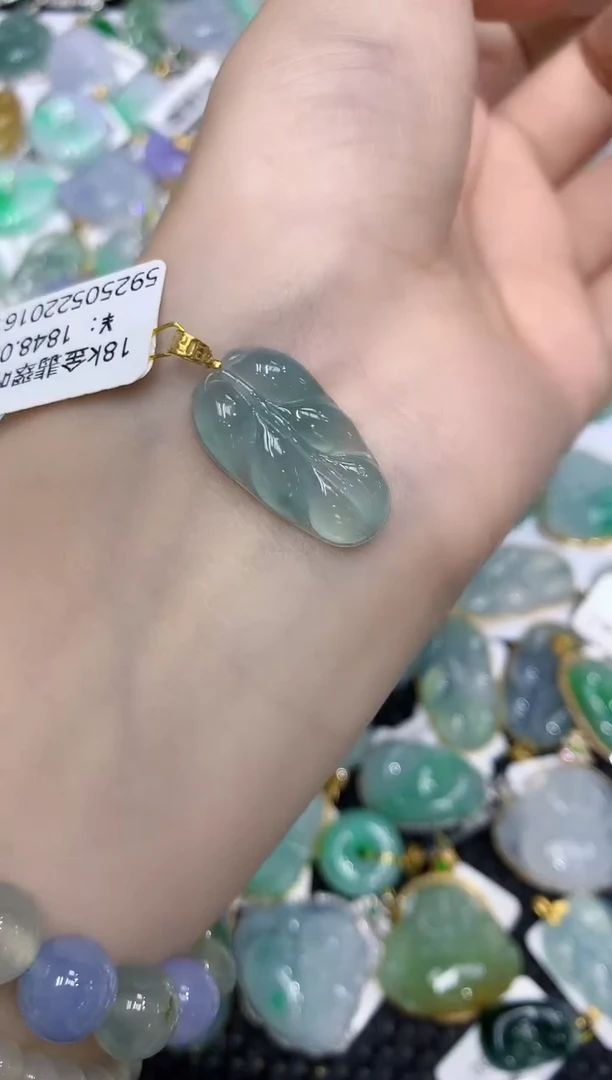翡翠18K金镶嵌颈饰111111111111