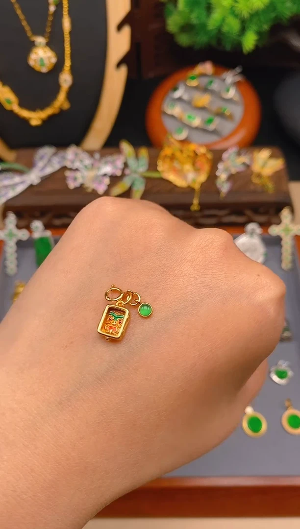 【闪购商品】翡翠吊坠(不含链)银S925镶嵌扎吉拉母