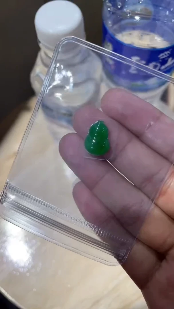 翡翠裸石翡翠葫芦裸石