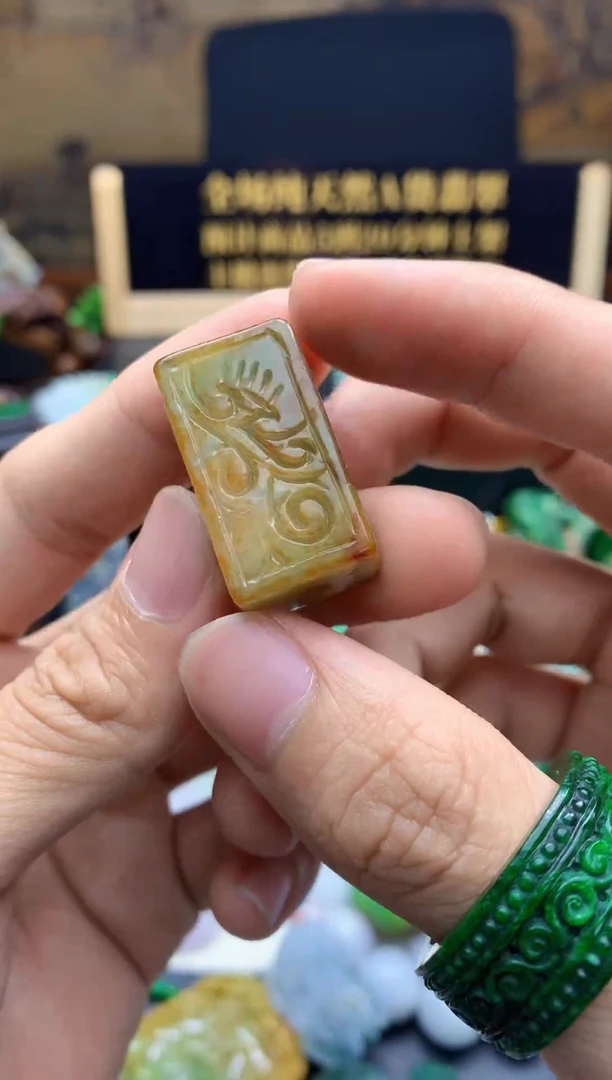 颈饰未镶嵌翡翠天然缅甸翡翠A货125