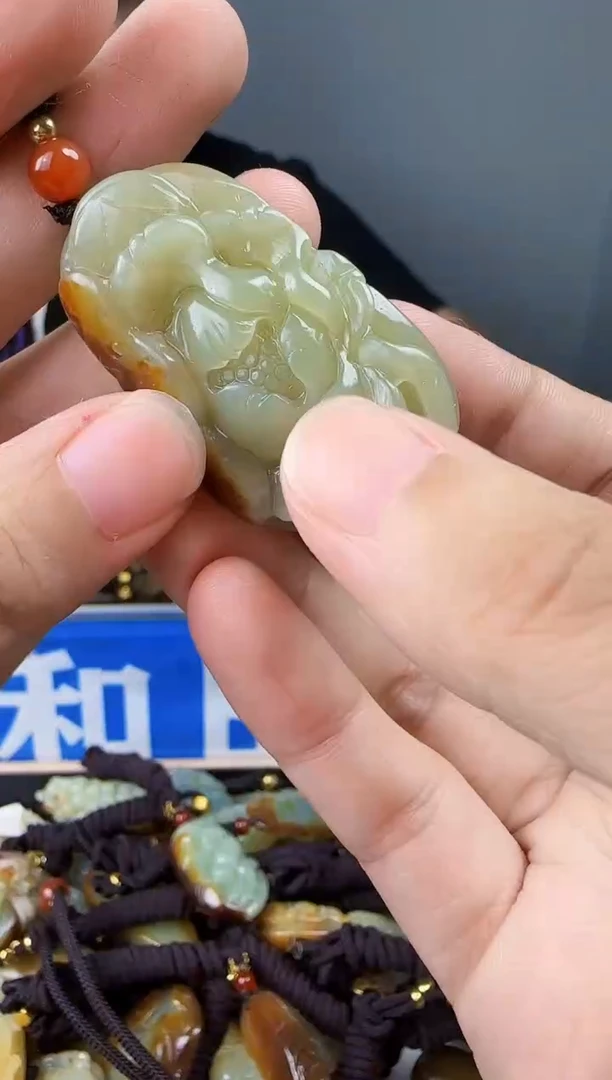 和田玉未镶嵌颈饰1