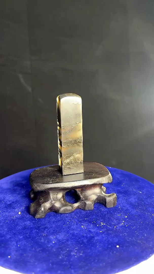 昌化石昌化水墨冻鸡血印章
