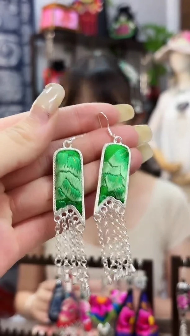 织绣云织瑶非遗老绣饰品350