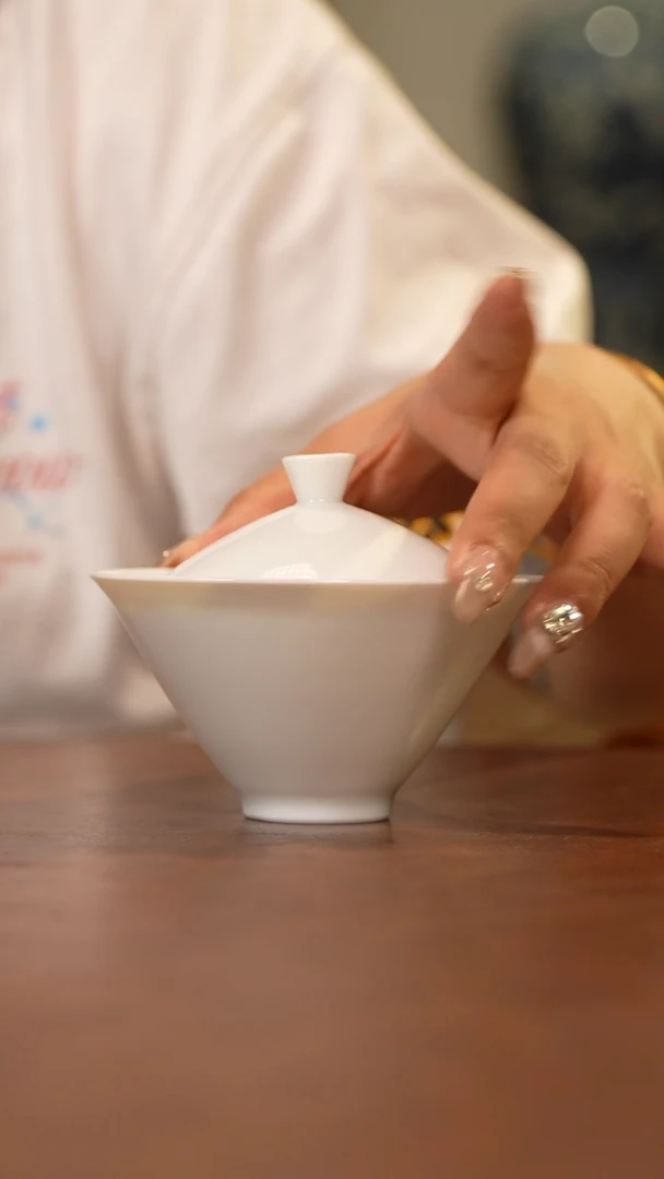 景德镇白胎斗笠盖碗