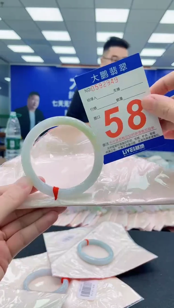 未镶嵌手镯翡翠AAAAAAAAA