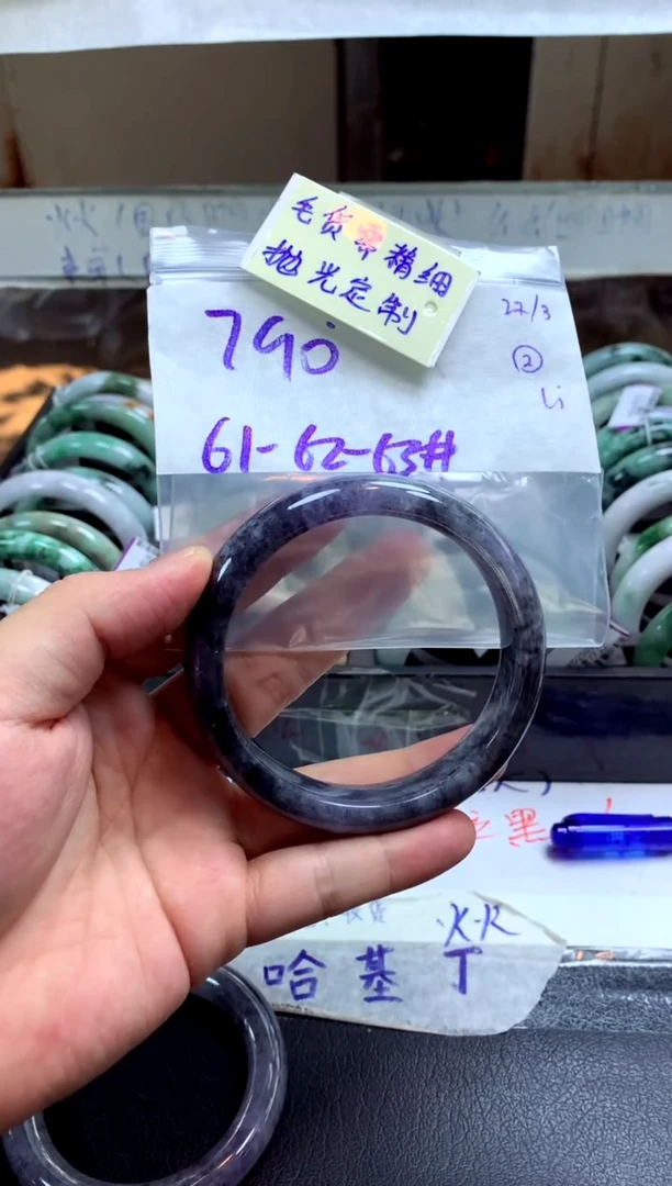 定制翡翠未镶嵌手镯毛货需精细抛光+多人
