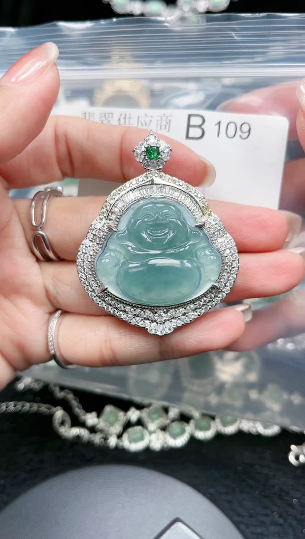 【闪购商品】翡翠颈饰未镶嵌赠皮绳109