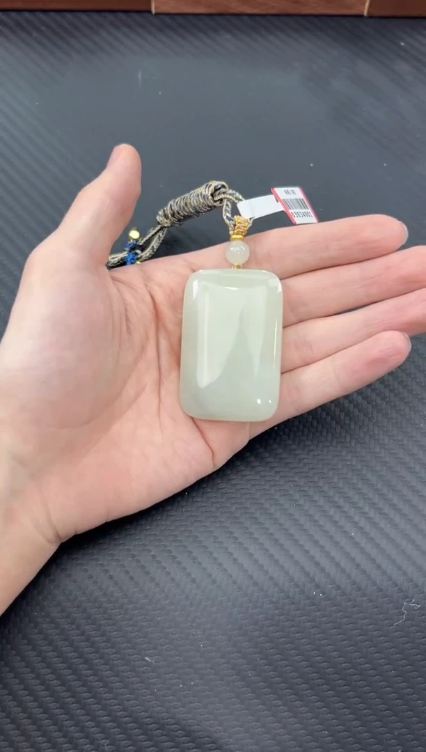 【闪购商品】和田玉吊坠(赠链)未镶嵌黑山微色差吊坠L