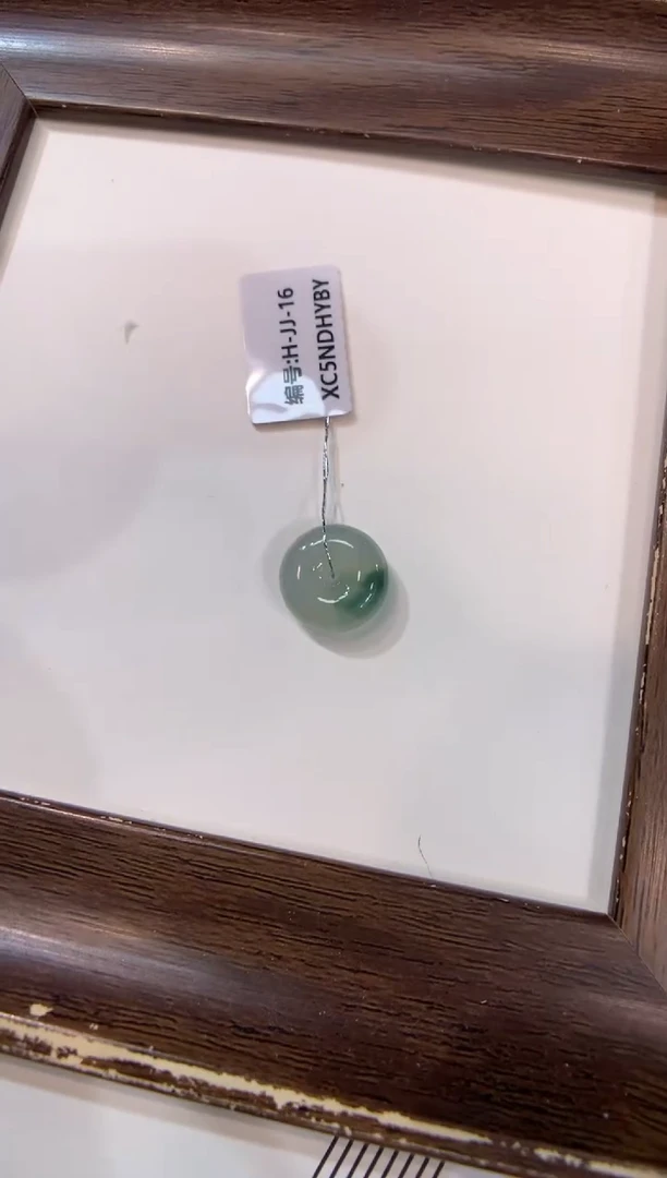 颈饰未镶嵌翡翠平安扣