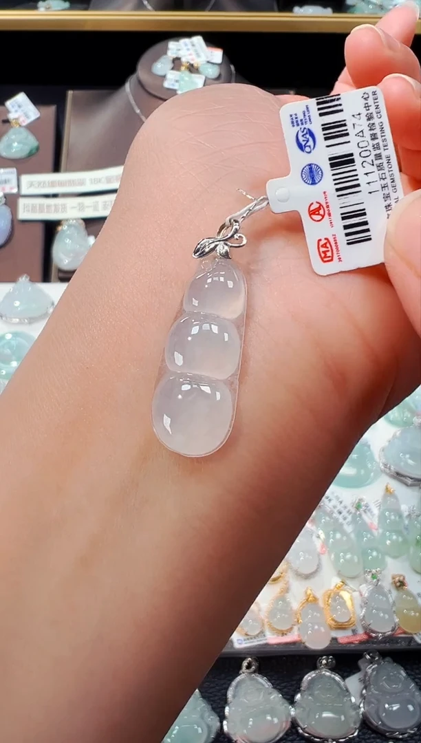 【闪购商品】翡翠吊坠(不含链)18K金镶嵌福豆吊坠A47