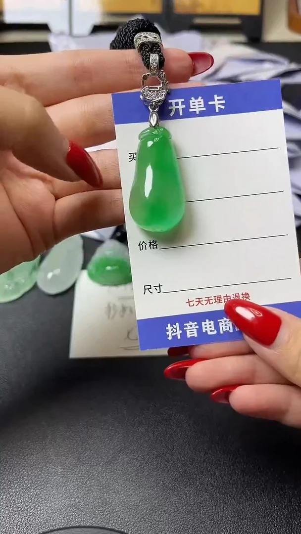 时尚女士精品吊坠