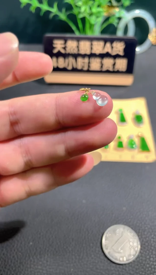 翡翠18K金镶嵌颈饰翡翠