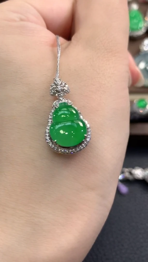 吊坠(不含链)18K金镶嵌翡翠春日珠宝 B101