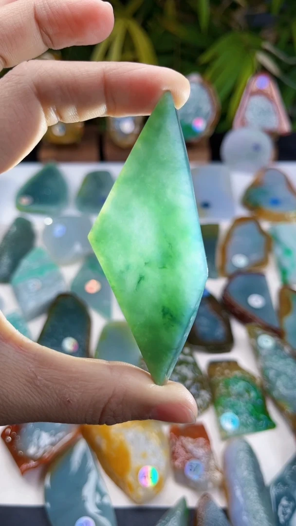 未镶嵌定制翡翠翡翠