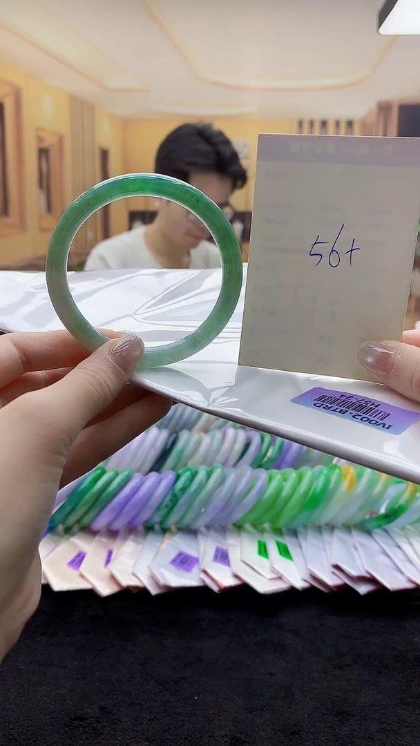 翡翠手镯未镶嵌AAAAA