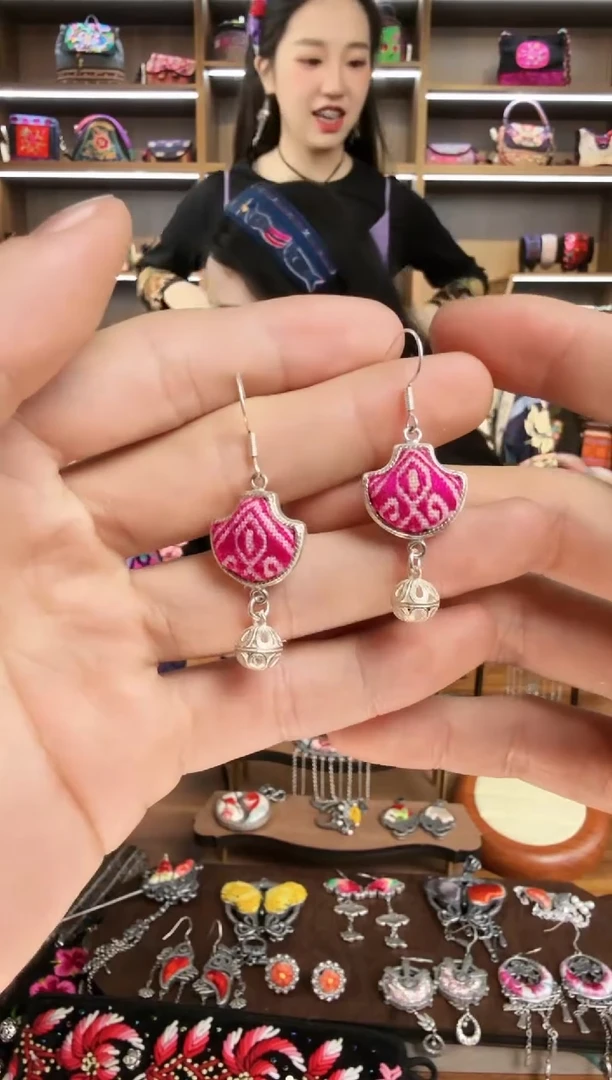 【闪购商品】织绣289蒙阿苏苗绣传承