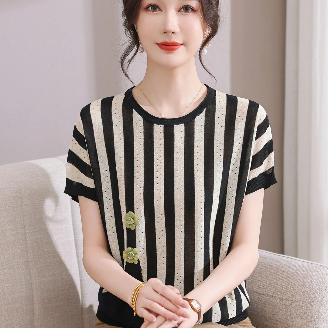 年轻妈妈装夏季新款短袖T恤中老年冰丝小衫洋气上衣薄款条纹气质