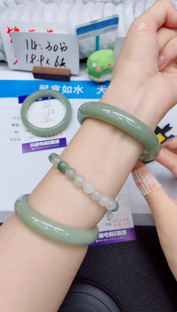 石英质玉手镯未镶嵌157-61.9