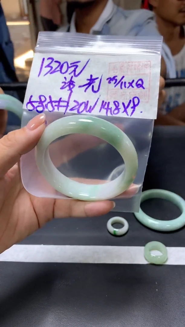 未镶嵌定制翡翠浅***光+手镯58#1320元  毛货需抛光