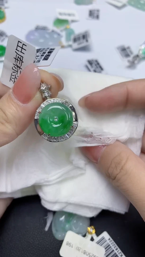 颈饰未镶嵌翡翠天然缅甸翡翠A货多样性发一件