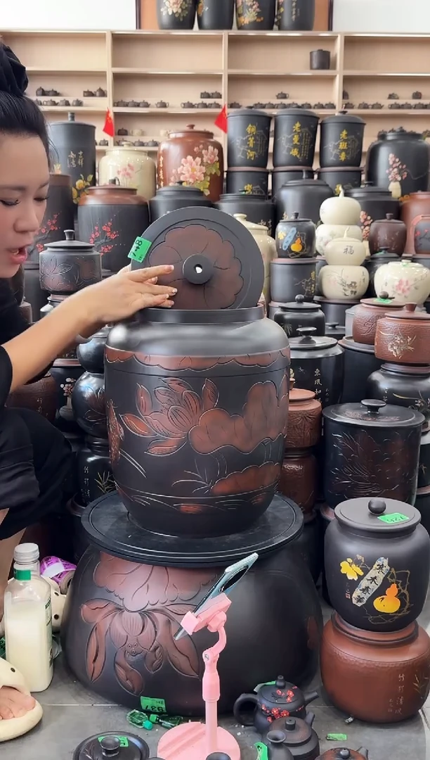 罐瑕疵 线雕荷花四号水缸高44cm 20升 748