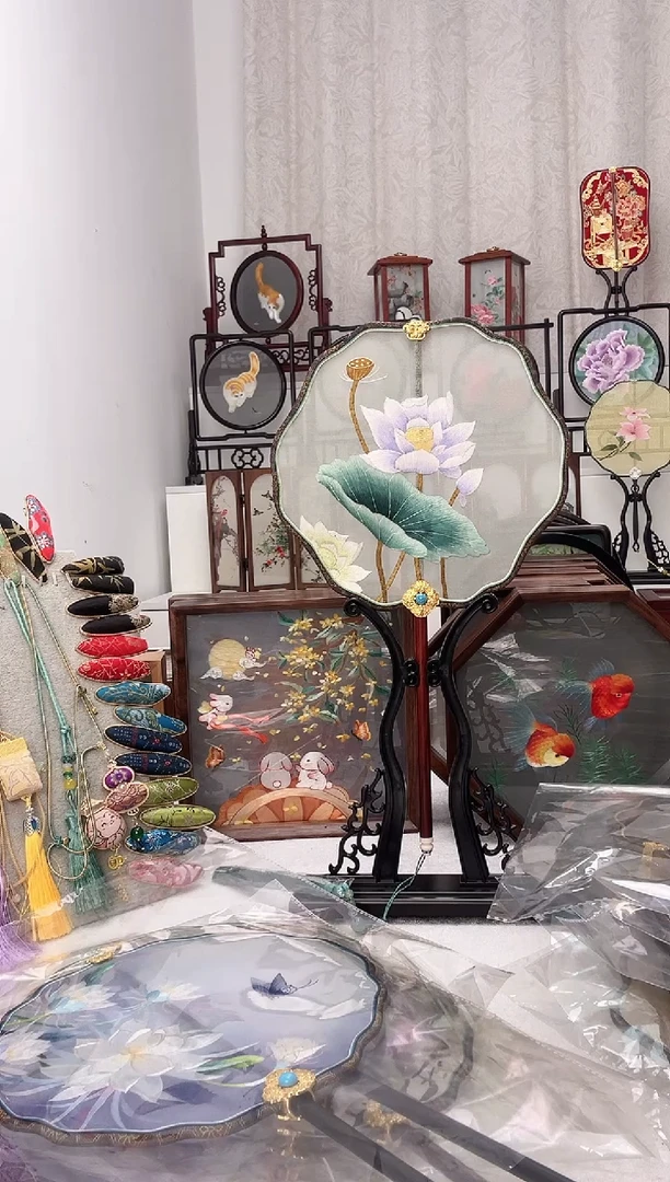 扇子苏绣作品手工团扇